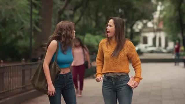 Dolores le da tremenda nalgada a Julia por insolente