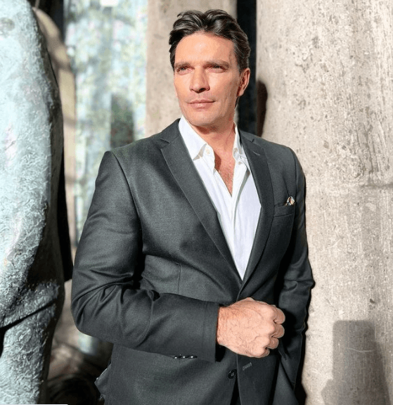 El siempre galán Julián Gil será 'Próspero', ¿qué secreto esconderá este personaje?