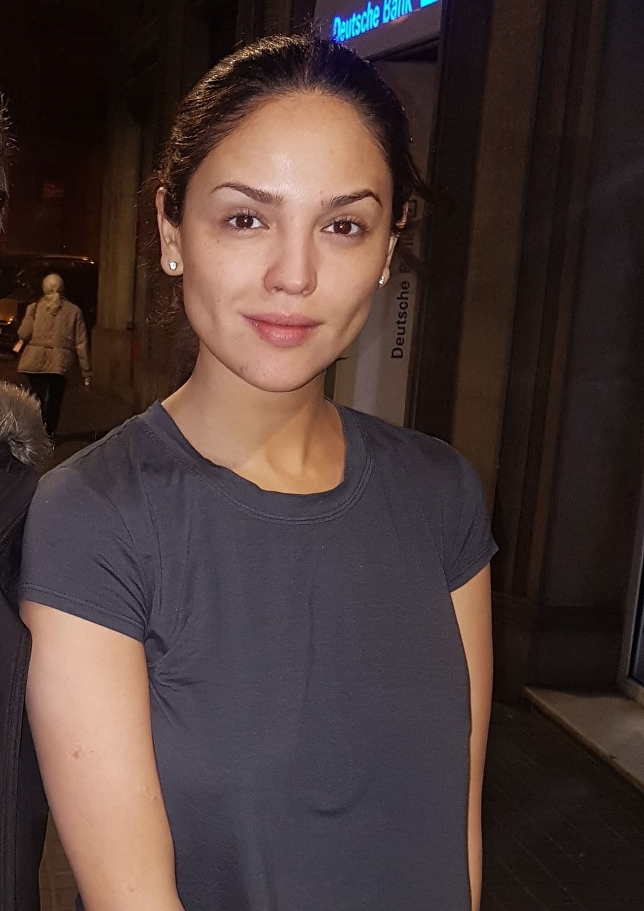 La actriz Eiza González apareció al natural