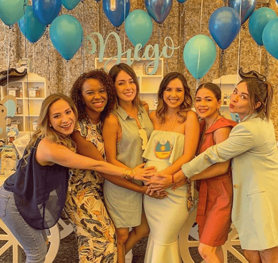 No obstante, pese al rumbo que cada una de ellas ha decidido tomar, la amistad continúa y esta foto lo comprueba, ya que todas acudieron al 'baby shower' del segundo hijo de Fátima Torre, el pasado martes 18 de febrero.