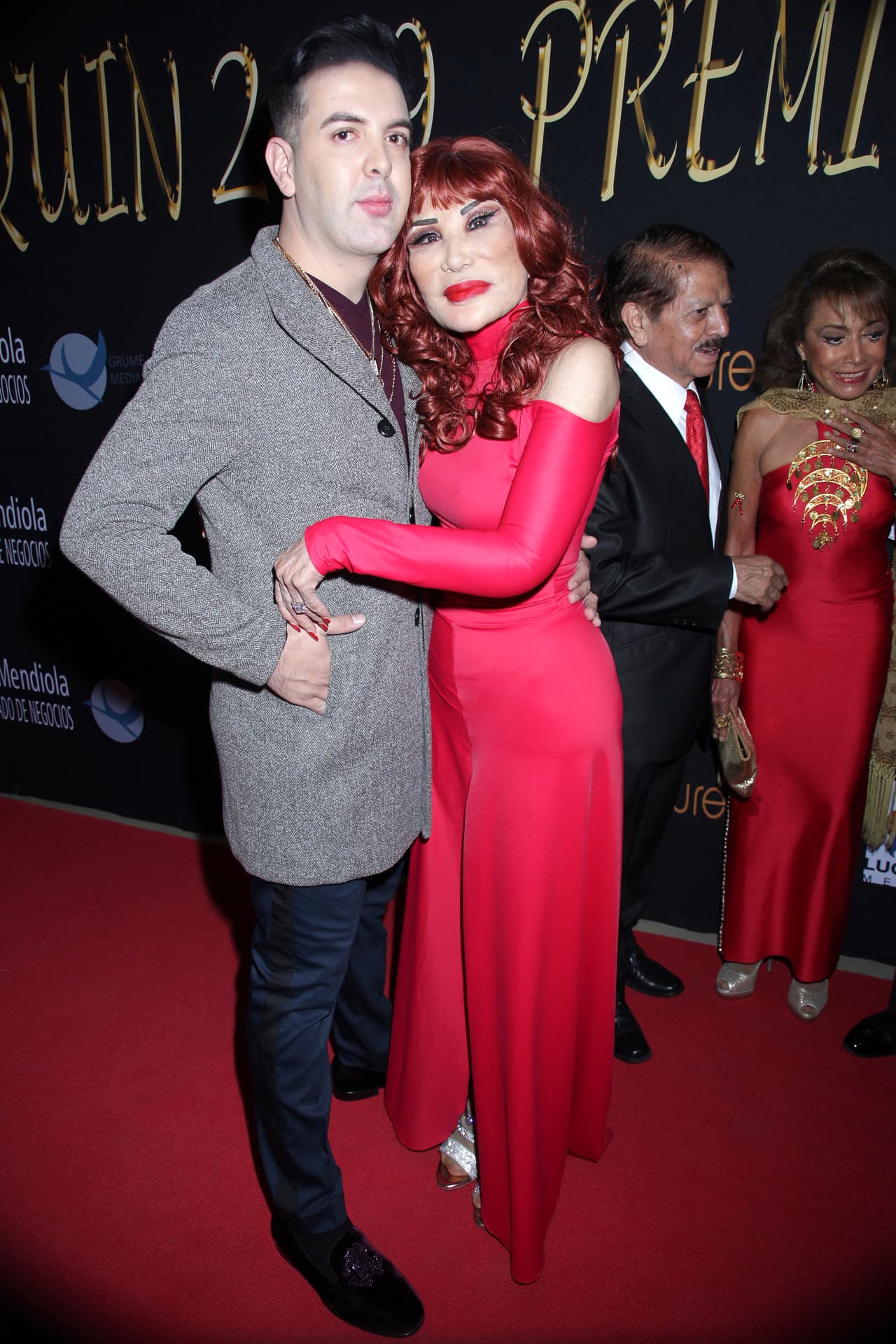 A sus 67 años, Lyn May sorprende a sus fans al mostrar su vestido de novia