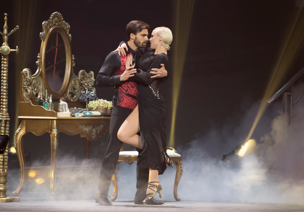 Pero el mejor momento de la noche estuvo a cargo de Santiago Ramundo y un espectacular tango con el que sorprendió a los jueces.