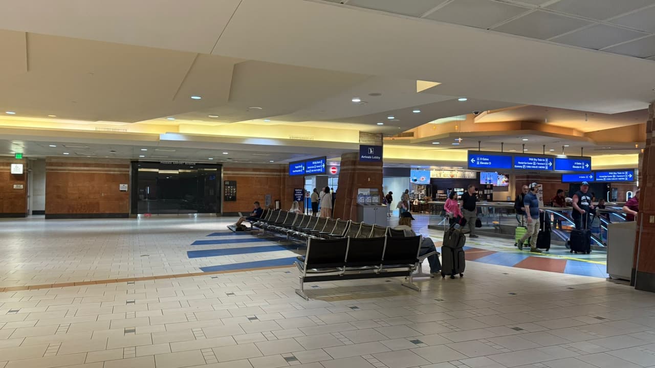 Un viajero con sarampión pasó por el aeropuerto Phoenix Sky Harbor: esto es lo que tienes que saber