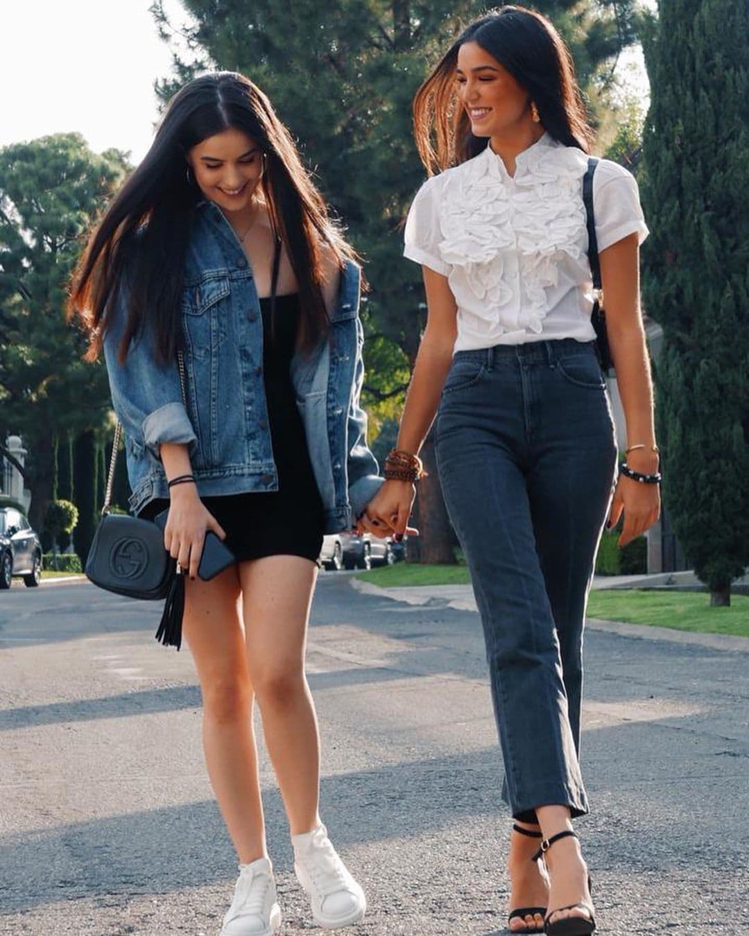 A Ana Pau le encanta el cine, mientras que su hermana prefiere la moda. “Una obsesión rara que tenemos, la mía es que siempre, todos los años, tengo que ver todas las películas que van a estar en los Premios Oscar, así las tenga que ver ilegalmente en una página pirata, tengo que ver todas las películas porque si no no puedo dar mi punto de vista”, dijo la hermana mayor, mientras que Alejandra compartió: “Sí me gusta que esté a la moda, pero no me gusta traerlo como todo mundo lo trae, tengo como una obsesión de siempre cambiarle algo. (...) normalmente cuando me compro ropa siempre, cuando me la estoy probando, siempre pienso en cómo me lo puedo poner y no se vea como lo típico”.