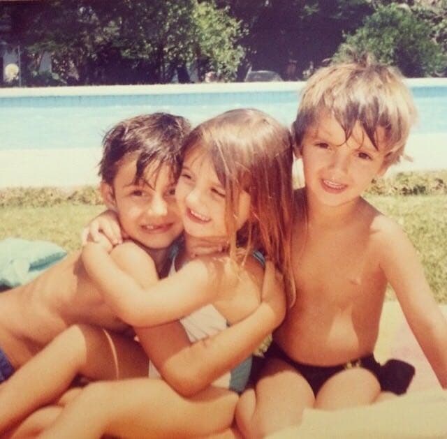 La actriz Michelle Renaud se caracteriza por compartir aspectos de su vida privada con sus seguidores. Esto incluye a su familia, de quienes también ha mostrado fotografías en sus redes sociales. A continuación te presentamos a Julio y Esteban, sus hermanos mayores.