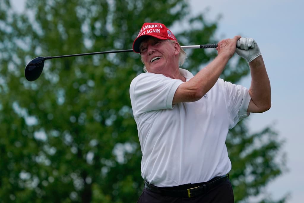 Trump dice que hay "demasiados" festivos en EEUU 