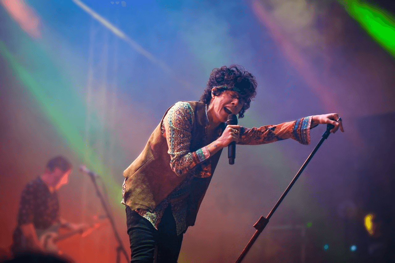 El inconfundible chiflido de LP resuena en el Foro Sol en Los Premios Telehit 2019
