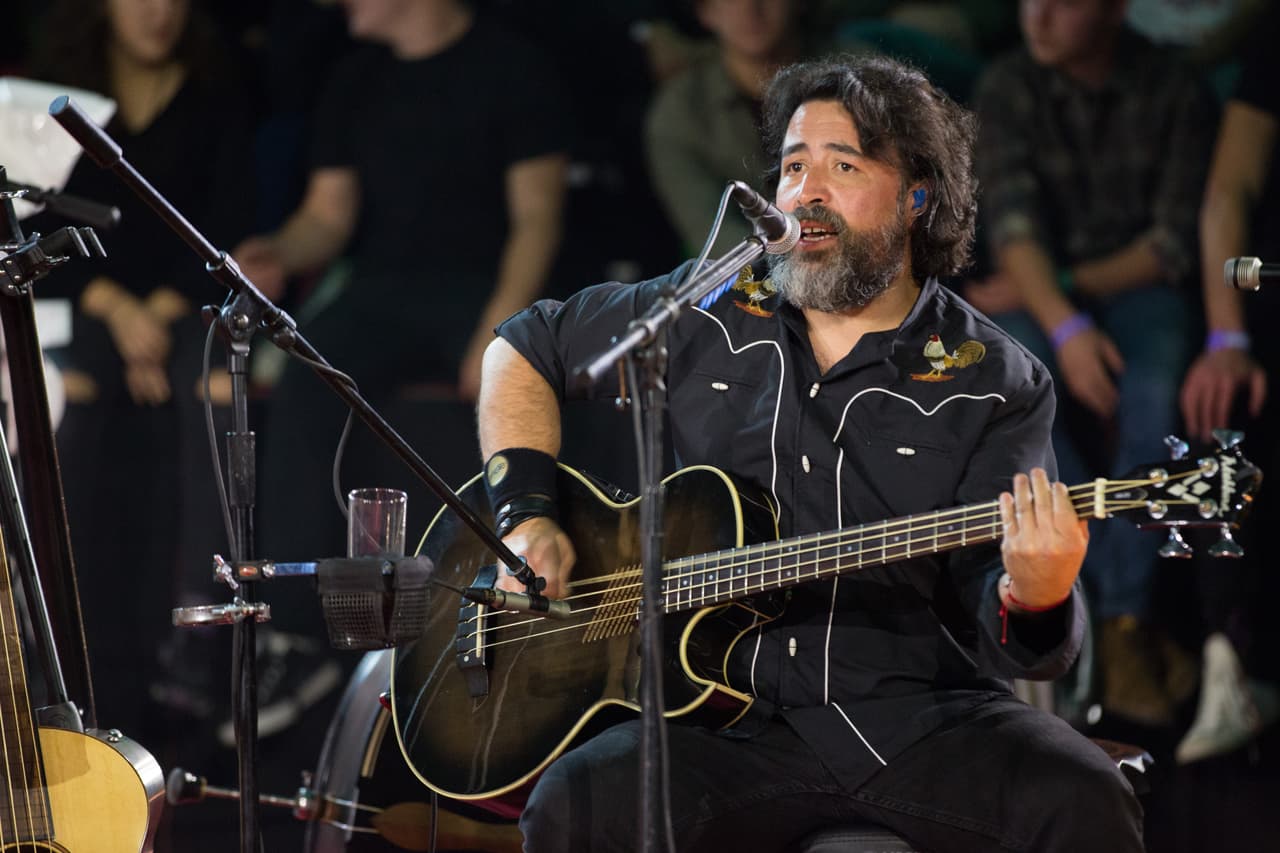 Micky Huidobro tocó con la banda sus grandes hits entre un público eufórico.