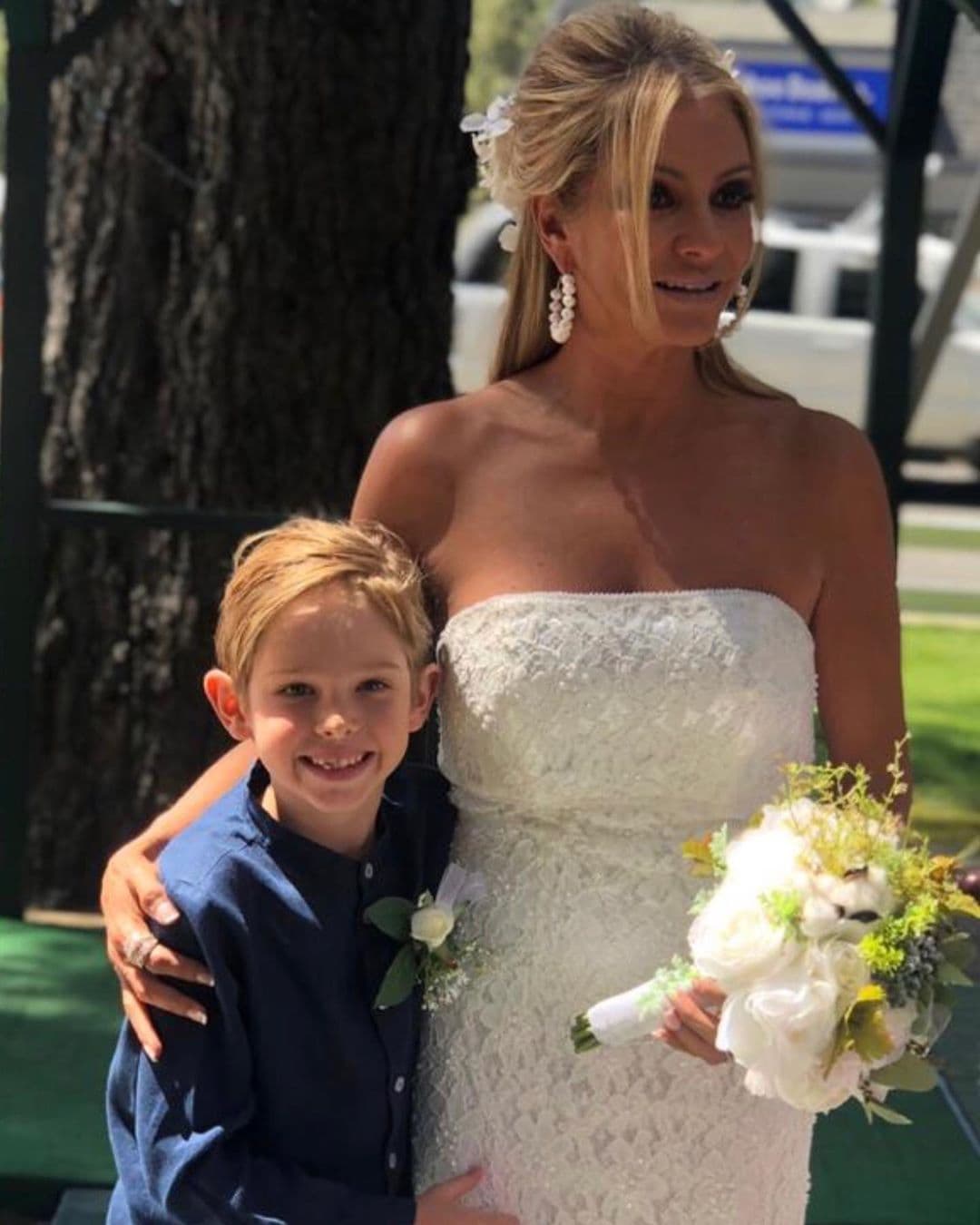 Daniela compartió en su red social cómo lució vestida de novia nuevamente, además de que sus hijos, Gustavo, Daniela y Alexa, fueron sus pajes.