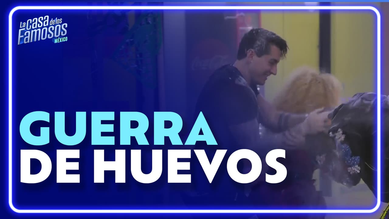 Los habitantes se divirtieron como niños con esta guerra de HUEVAZOS