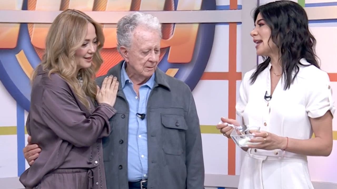 Andrea Legarreta consiente a su papá con los beneficios del árnica