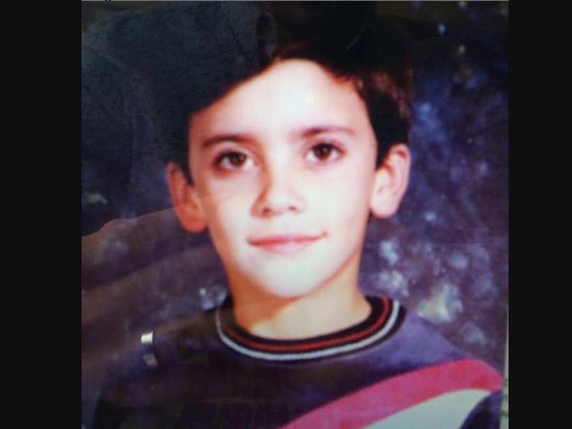Sin embargo, el intérprete de 'Plutarco' inició en la actuación a los 9 años, donde aparecía incidentalmente en teatro para después, en 1995, con 18 años de edad ingresar al CEA (Centro de Educación Artística de Televisa).