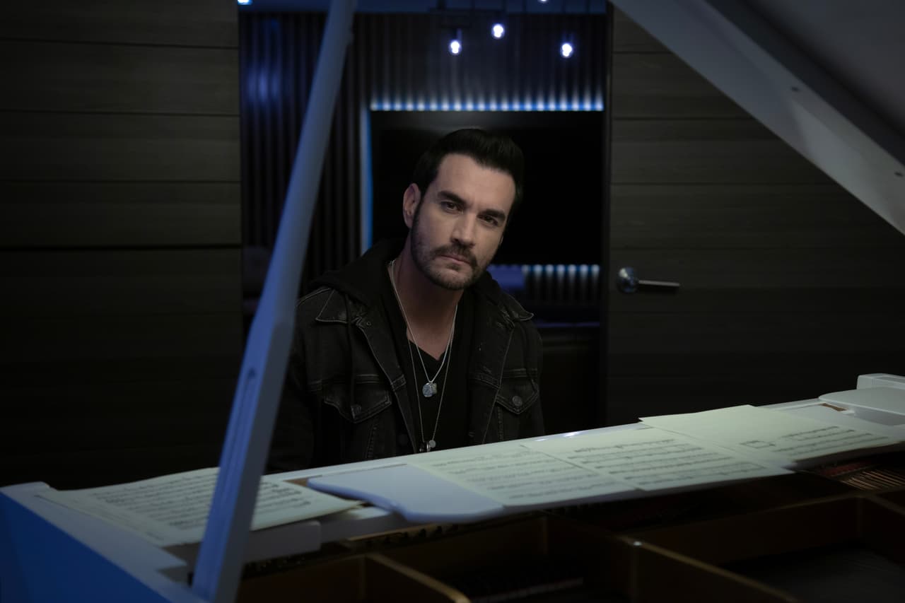 David Zepeda se reencuentra con su lado musical en ‘Pienso en Ti’
