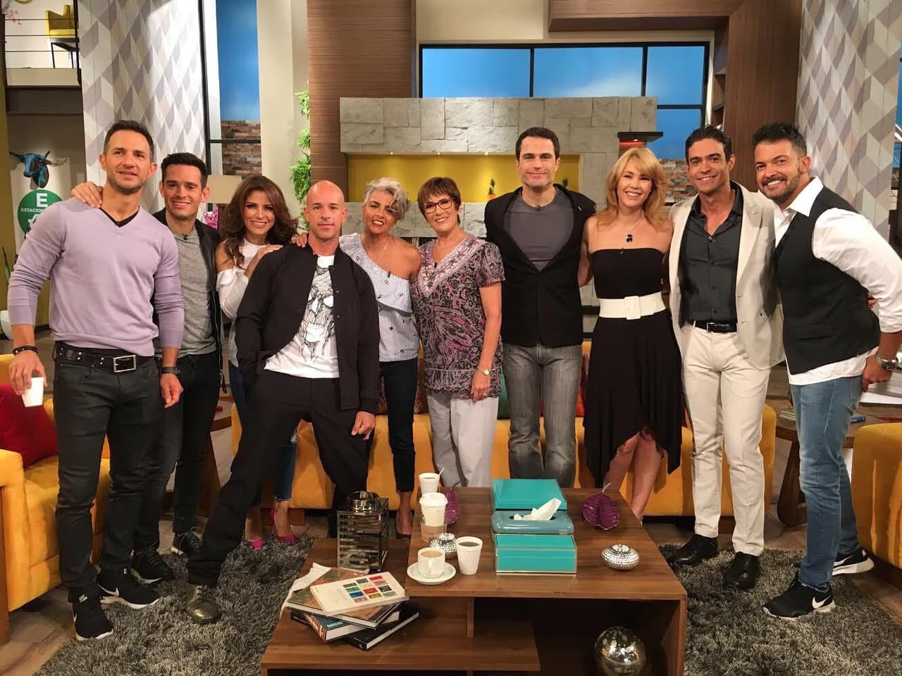 Los integrantes de Únete a la Fiesta y el elenco de Mi Marido tiene Familia se divirtieron en grande