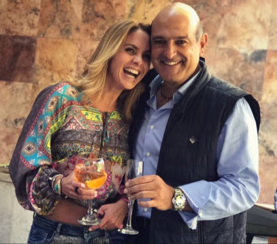 “Cuando una relación es así de linda, no hay nada que modificar. Él es muy seguro e inteligente, independiente, respeta muchísimo mi carrera, me admira, me aplaude en lo profesional, y como mujer, me hace sentir muy bien. Hay mucha entrega en nuestra relación, nos acompañamos, tenemos una madurez que nos da la oportunidad de valorar muchas cosas y lo que vivimos día a día. Que así sea siempre”, destacó.