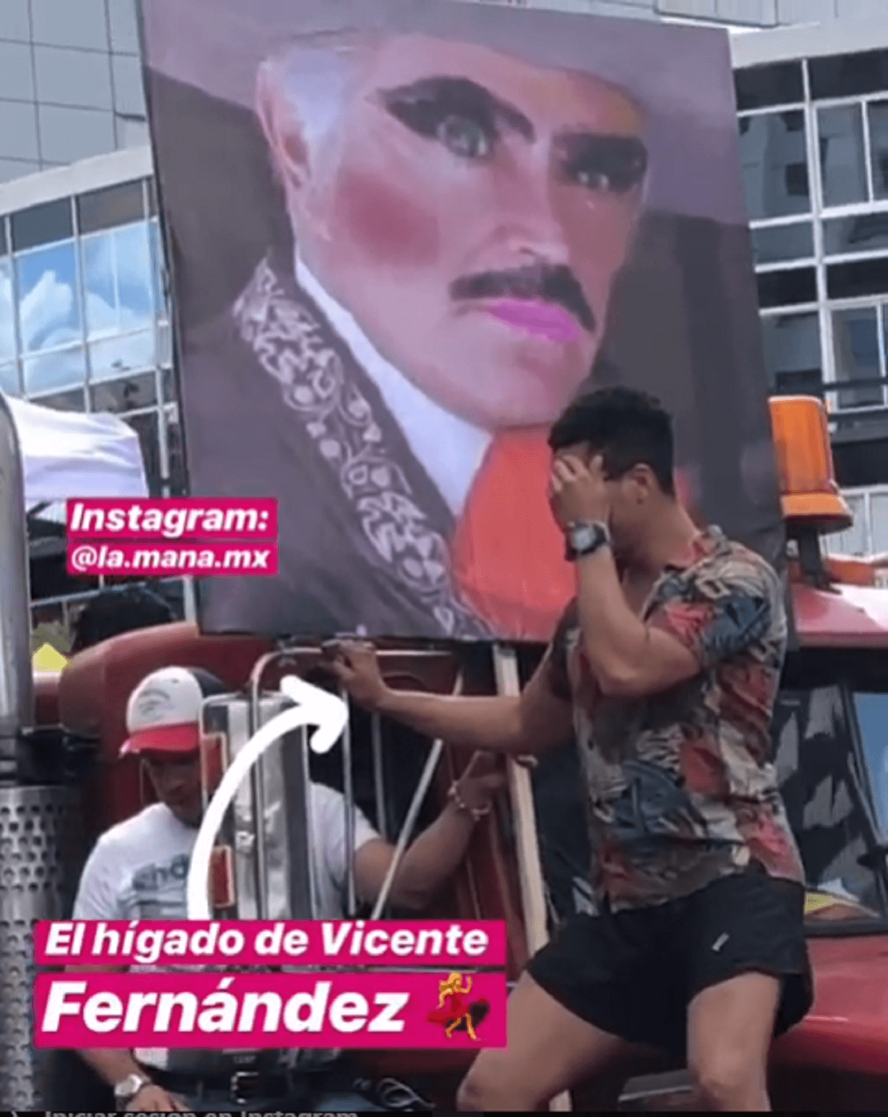 Esta es la historia detrás del Vicente Fernández maquillado en la Marcha del Orgullo LGBT