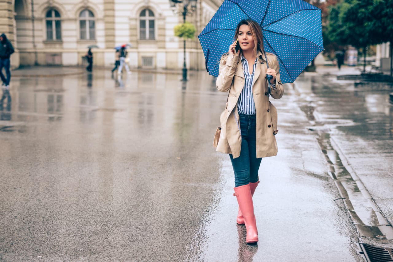 Disfruta de la lluvia y luce tu mejor outfit