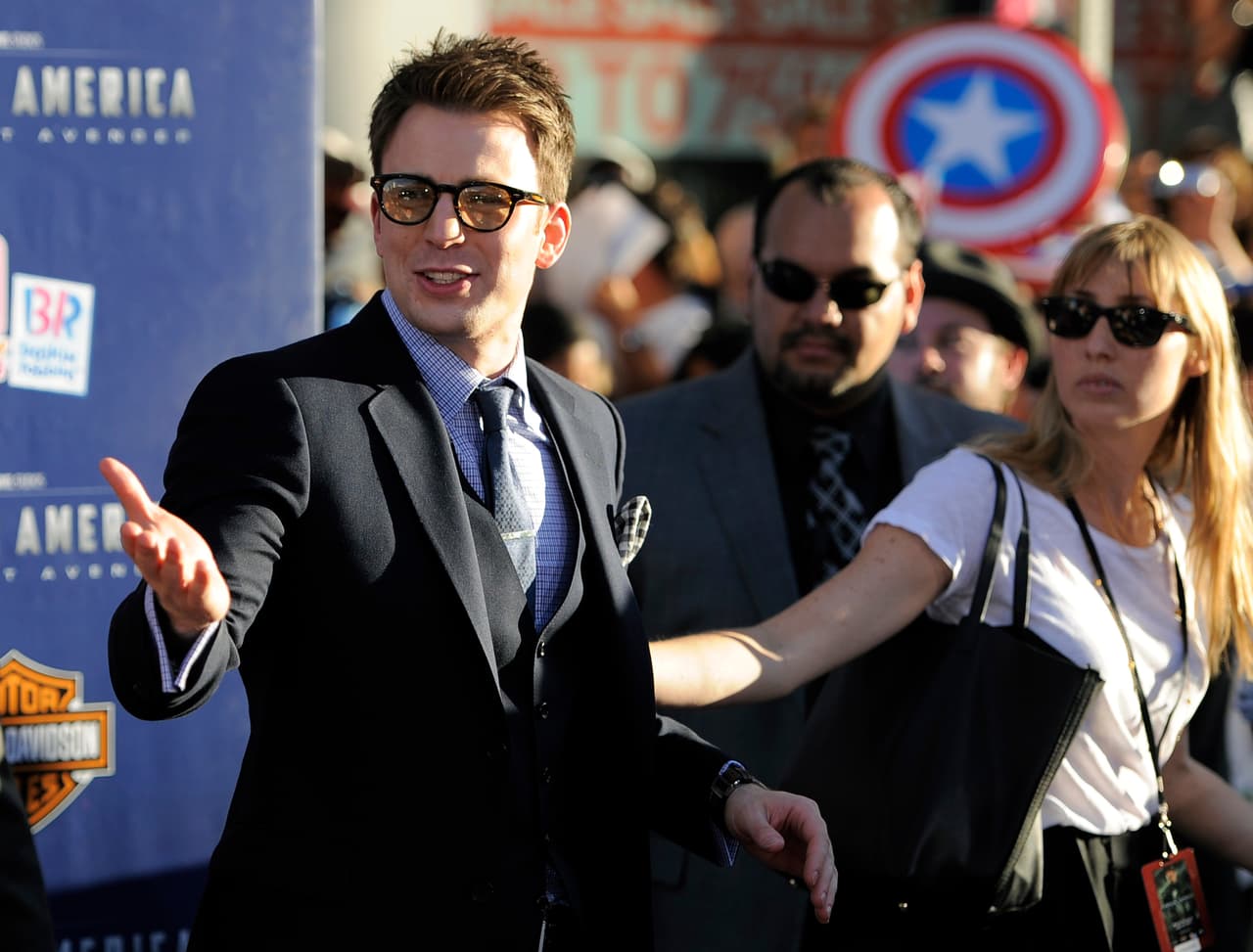 Chris Evans ya tenía extensa carrera en el cine antes de convertirse en ‘Steve Rogers’, mejor conocido como ‘Capitán América’ (2011), un hombre que deseaba pertenecer al ejército para participar en la Segunda Guerra Mundial.