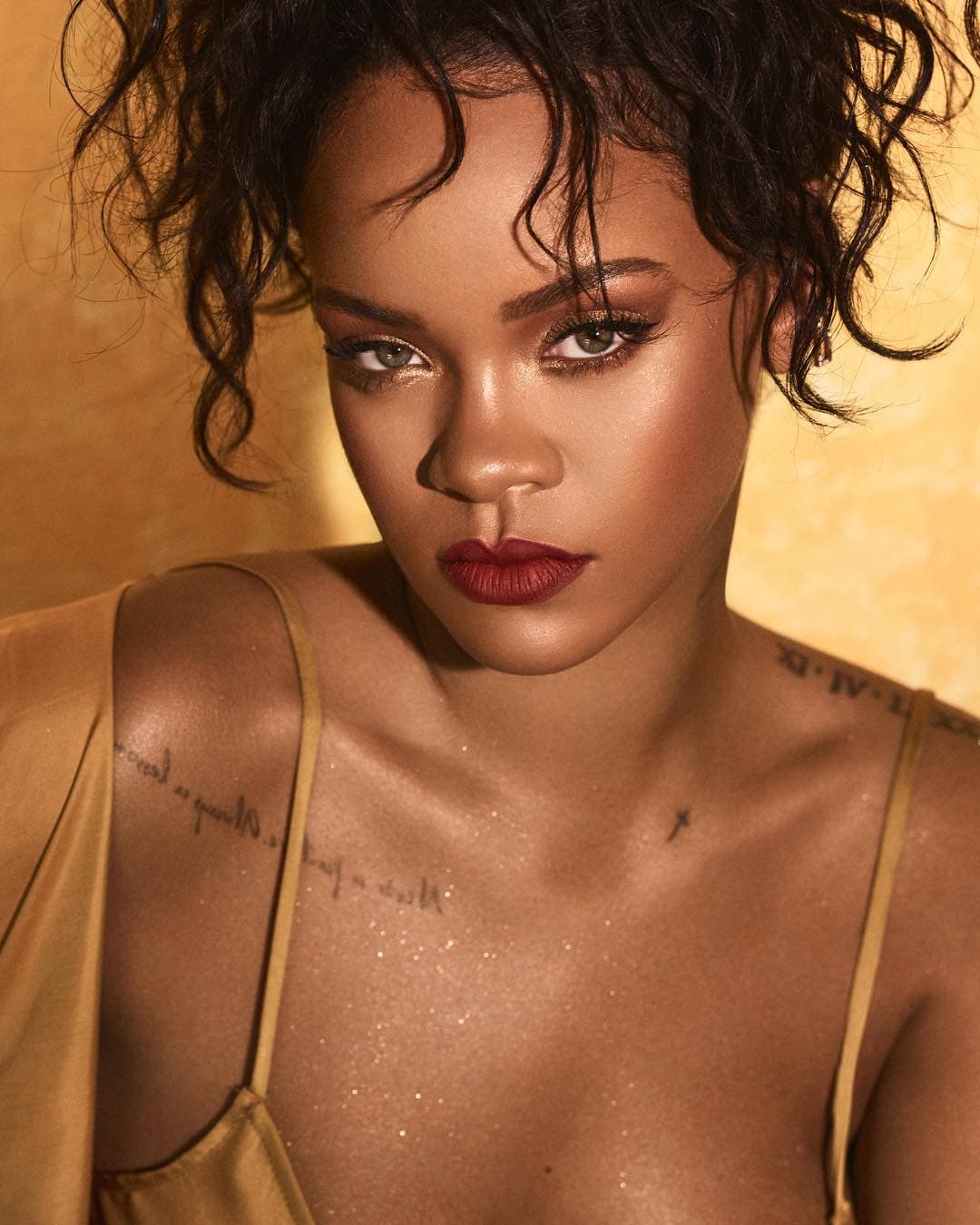 Rihanna lanza línea de accesorios sexuales