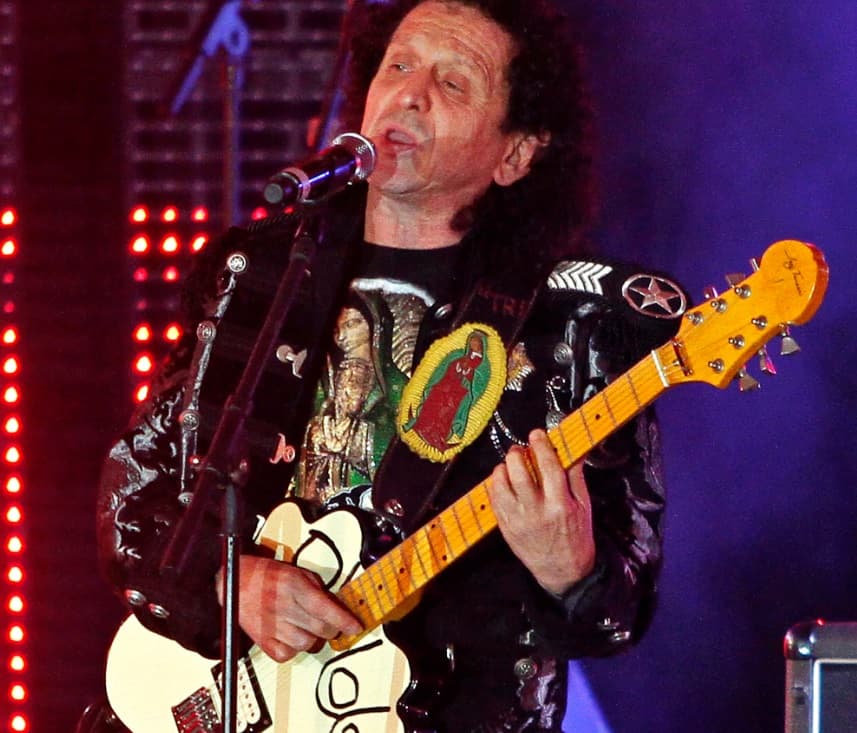 Alex Lora corre con insultos a asistentes de concierto de El Tri