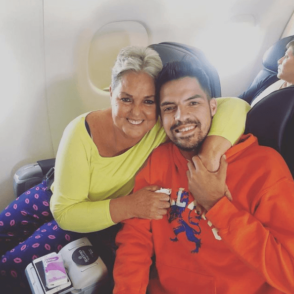 Sin aparente motivo fue agredido, mientras que su novia era encerrada. Destacó que temía por su vida tras la agresión. “No suelo hacer estas llamadas de atención, vengo saliendo de un evento, pensé que me iba a morir”, señaló. Por su parte, la llamada “Leona dormida” aseguró que por el momento no podía dar declaraciones para no entorpecer la línea de investigación que aún sigue en proceso.