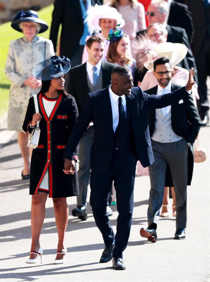 El actor Idris Elba fue de los primeros en llegar y su pareja lució un llamativo sombrero.
