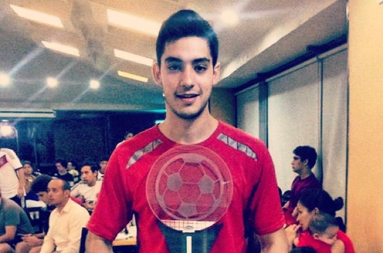 Hermano menor de Adrián Marcelo.