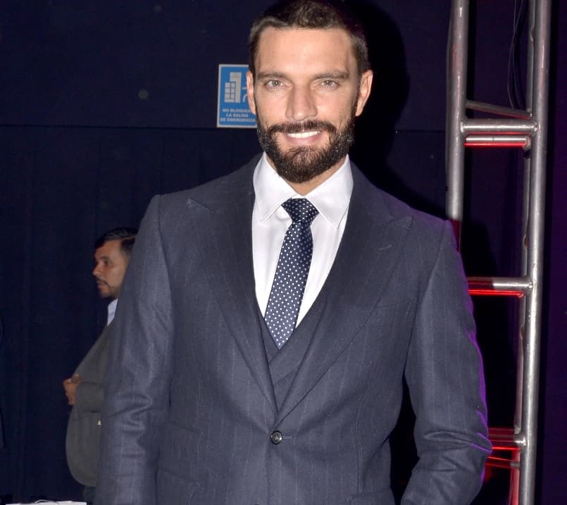 Hermana de Julián Gil destapa nuevo romance del actor: “tiene la esperanza de tener más niños”