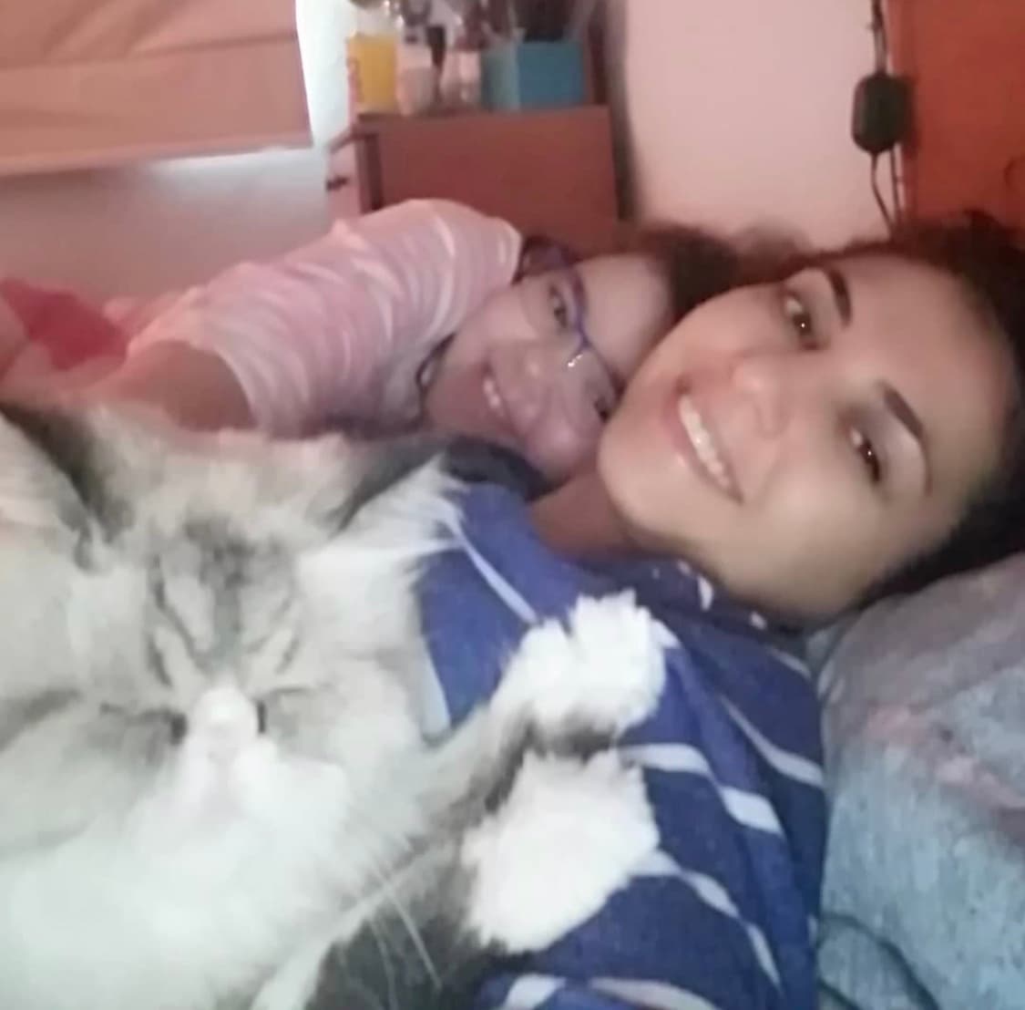 En cuanto a su vida personal, la actriz de 42 años es madre de una pequeña de 9 años, quien también ha seguido los pasos de su madre y ha incursionado en la actuación.