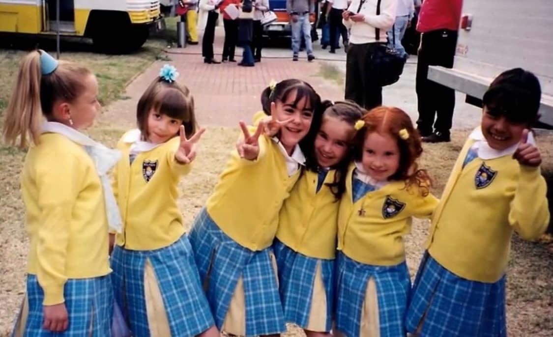 López formó parte del elenco infantil, el cual contó con más de 15 pequeños, que al lado de destacados actores como Andrea Legarreta, Joaquín Cordero y Eduardo Capetillo realizaron la nueva versión de la telenovela 'Carrusel' de 1989. A continuación, te mostramos cómo luce en la actualidad.