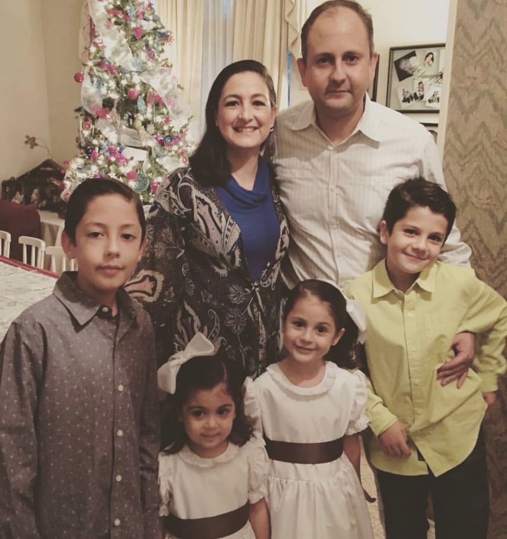 Mientras que Lucía, una de las hermanas mayores, vive en Estados Unidos y ha formado una familia con su esposo y cuatro hijos.