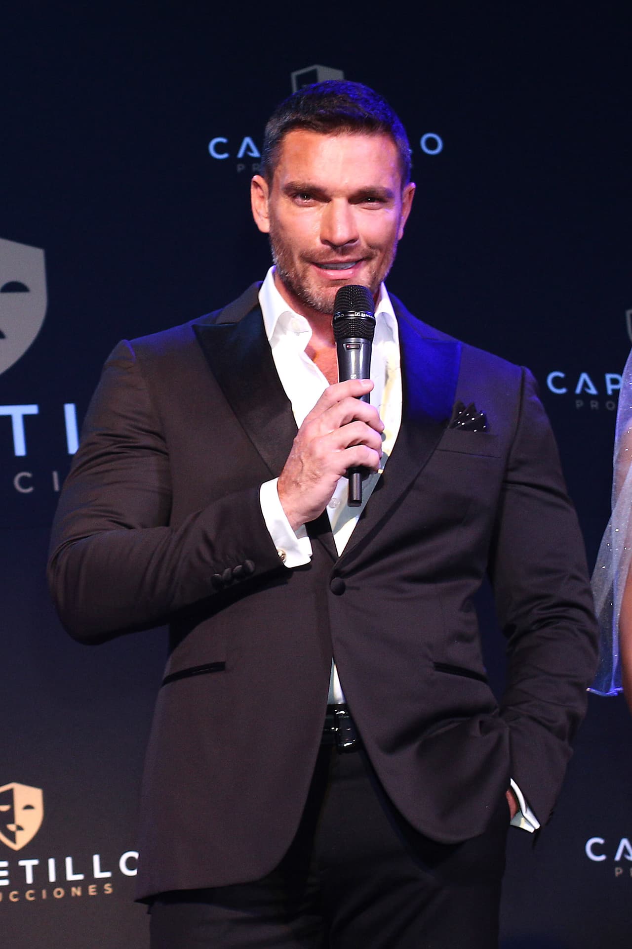 Julián Gil luce irreconocible a los 16 años con su hija Nicolle en brazos: “No sabía cómo agarrarla”