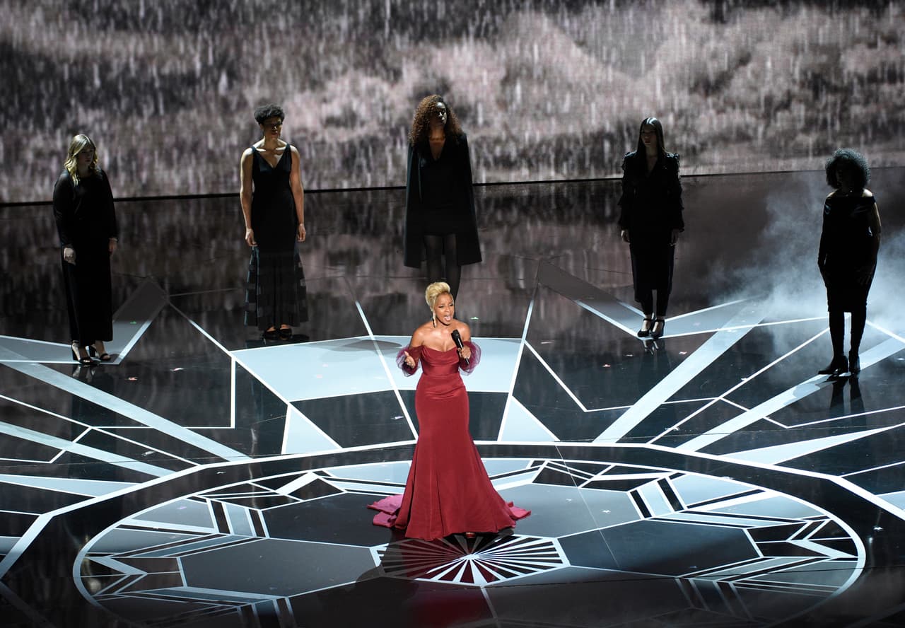 Mary J. Blige conmovió al interpretar la canción nominada ‘Mighty River’ de la cinta ‘Mudbound’.