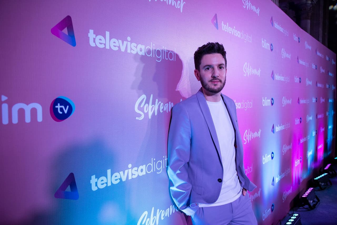 Francisco de la Reguera interpreta a 'Roberto' y en entrevista aseguró que: "el amor moderno es una cosa complicada porque tiene como muchos tintes y es justo de lo que habla la serie".