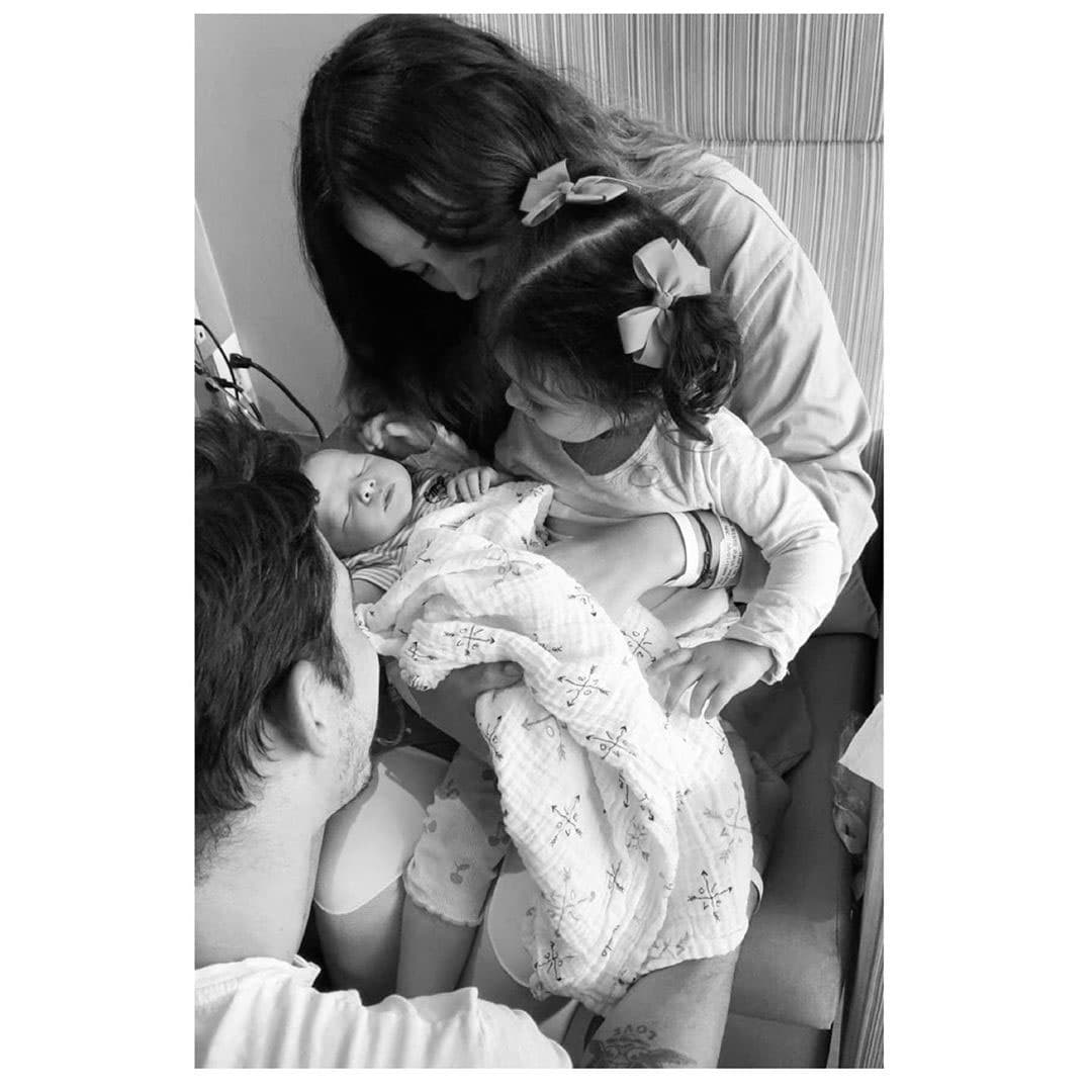 Zuria Vega anunció en Instagram que su hijo Luka nació el 20 de mayo. Esta es la primera foto que la actriz compartió de él.
