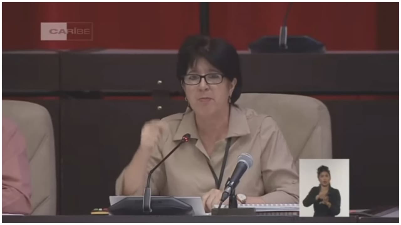 ‘Renuncia’ ministra cubana que dijo que en la isla no hay mendigos