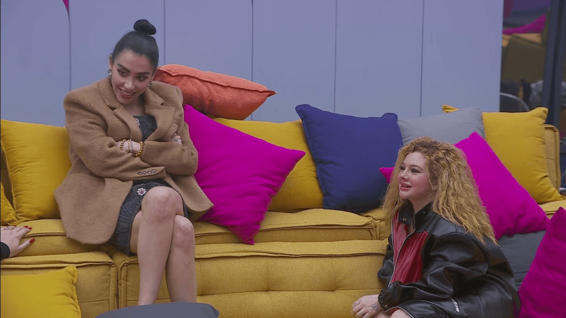Karime y Briggitte escuchan el chisme de Gala