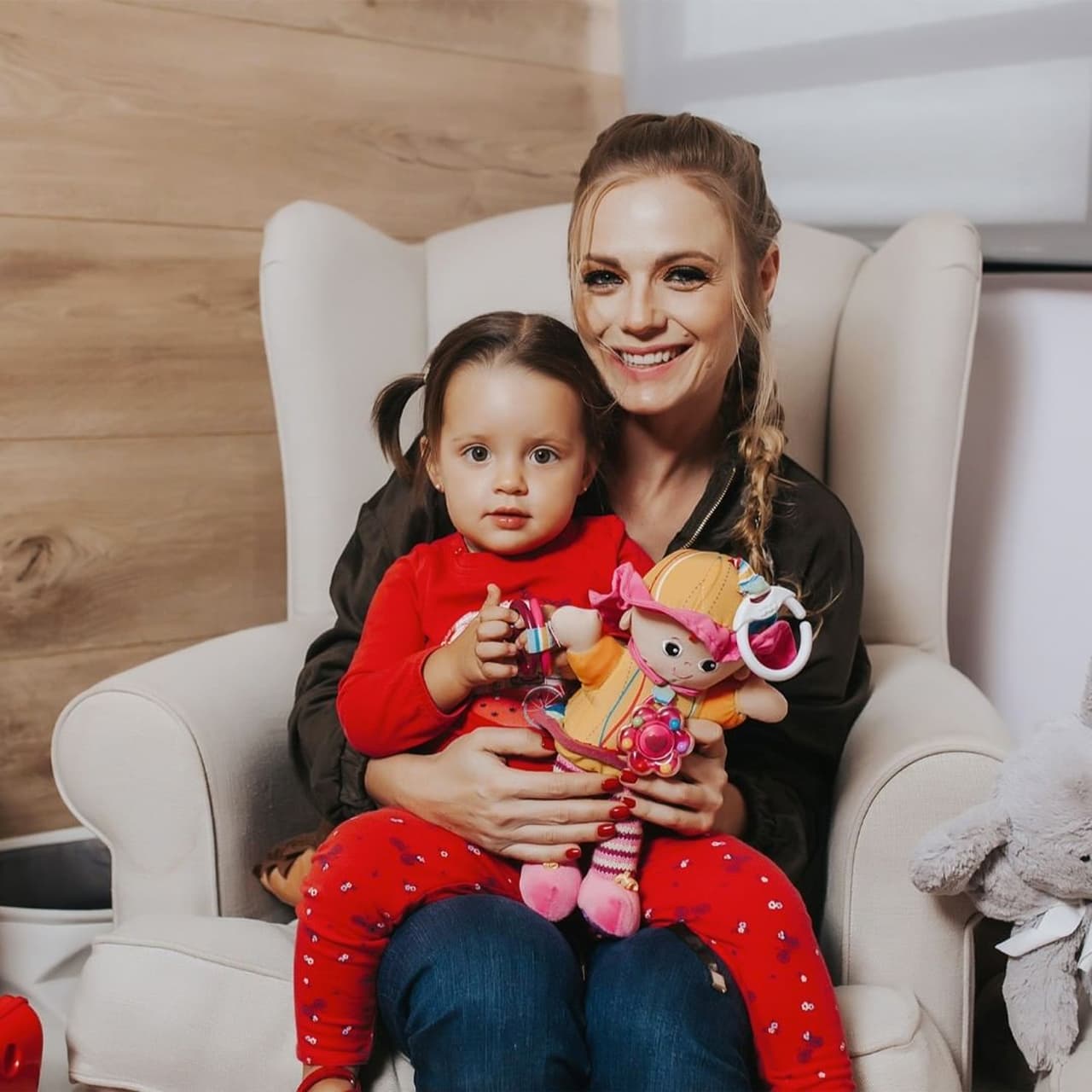 Ana Layevska cuenta el reto de enseñarle ruso a su hija: “Empecé a hablarle desde el vientre”