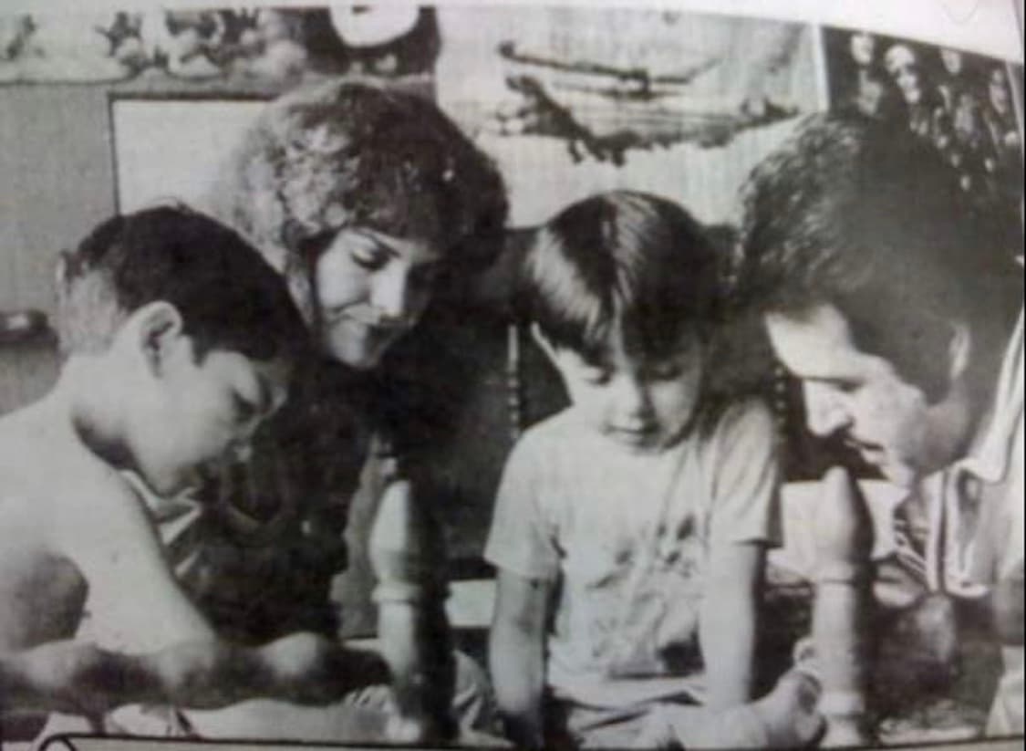 En fotos: Ellos son Jorge, Ernesto y César, los hijos de Lupita D'Alessio
