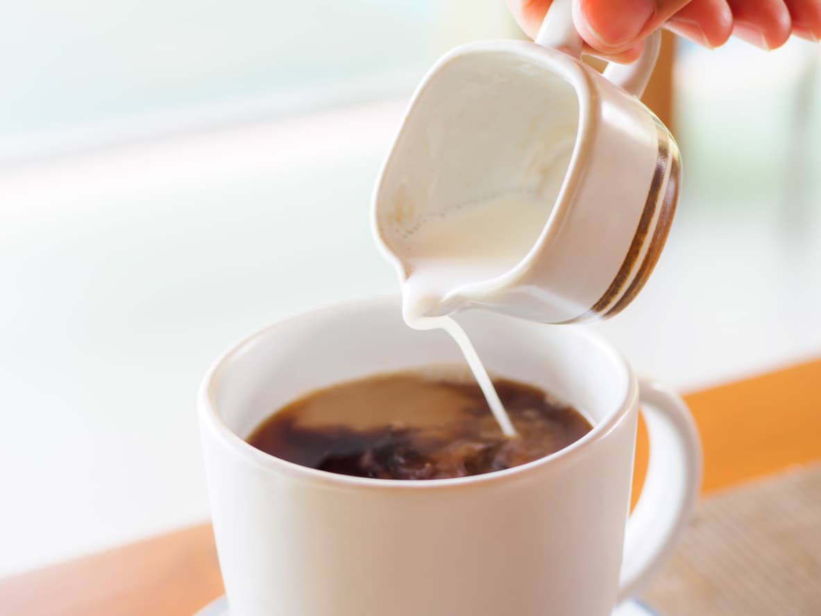 ¿Qué contienen los sustitutos de crema para café?