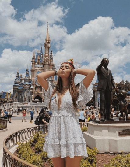 ¿Cuáles son tus pasatiempos? “En general ver películas ya sea de Disney o de los 80, estar con mis amigos, viajar, jugar futbol, hacer deporte”.