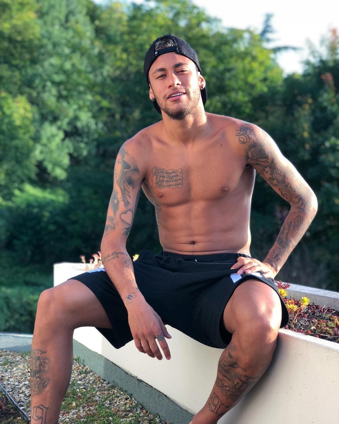 Neymar Jr. publica candente y controversial fotografía en toalla