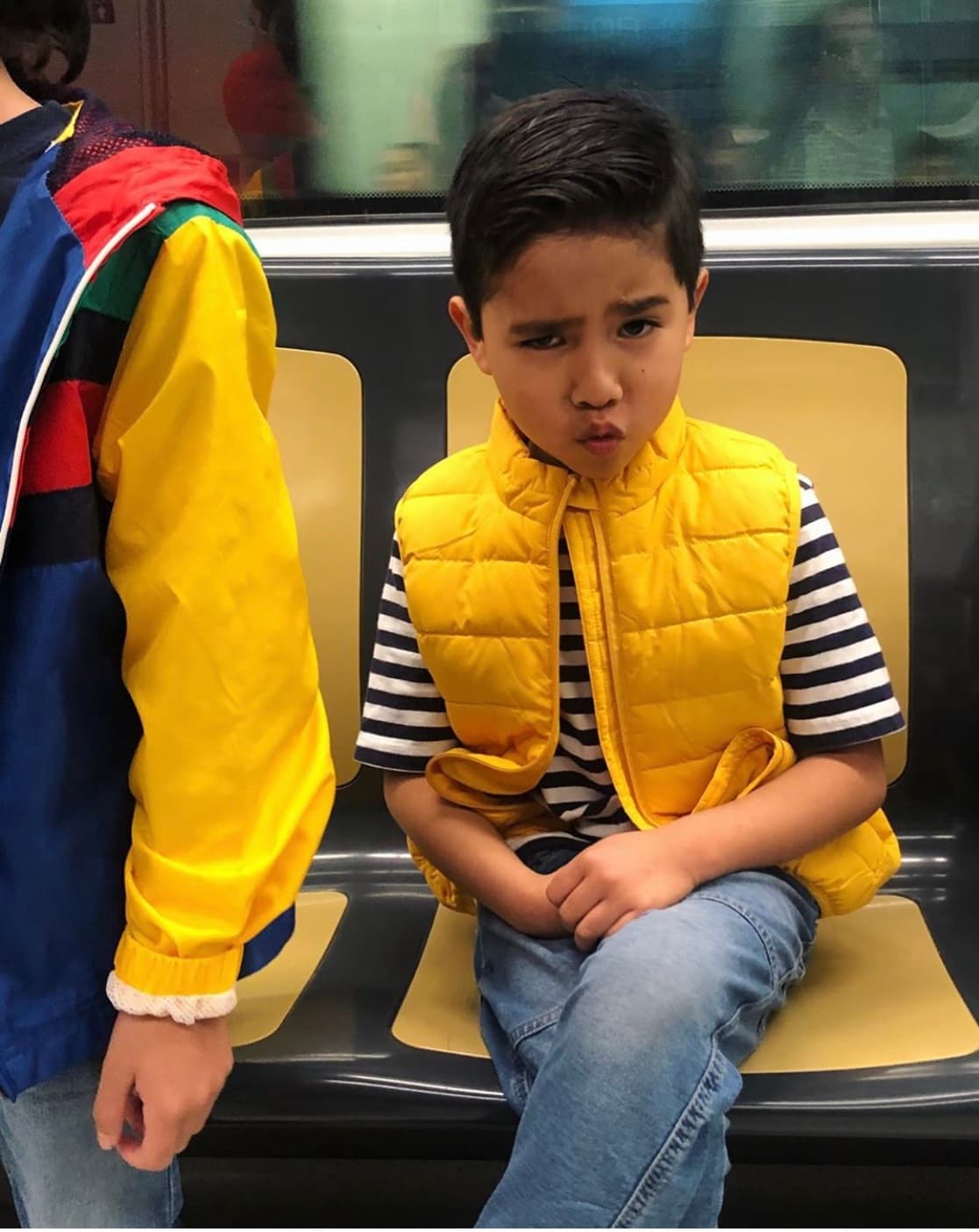El más pequeño parece haber sido no solo el más parecido físicamente a su padre, sino el más ocurrente, pues algunas imágenes de Miramontes muestran a Kinam imitándolo.