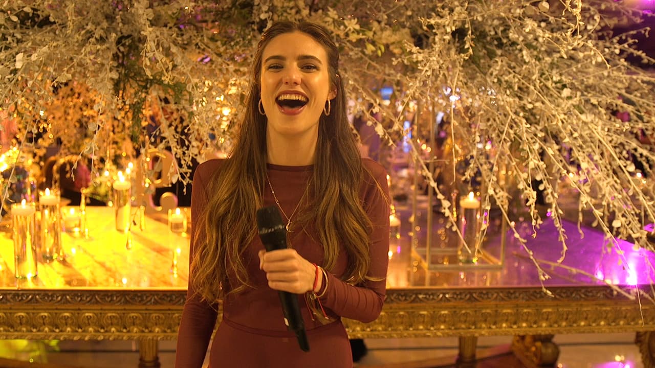 ¿Rojos o amarillos? Macarena Achaga podría darte una pista con esa sonrisa