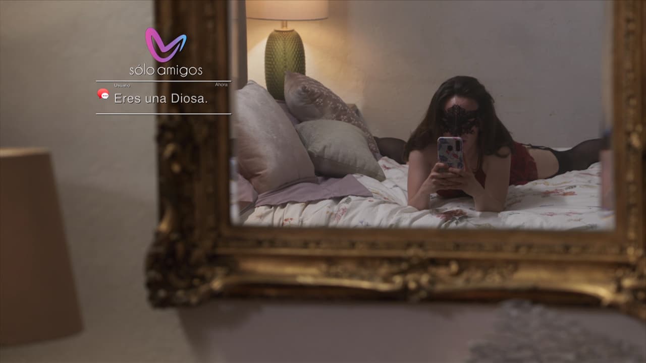 ¡Y se conecta a una aplicación para ligar! ¿Qué pasará? Descúbrelo de lunes a viernes a las 9:30 p.m. con Las Estrellas.