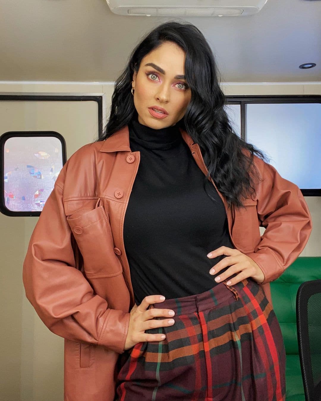 Al estilo de los 90, Claudia Martín sorprende con nuevo peinado y fans dicen: “Muñequita”
