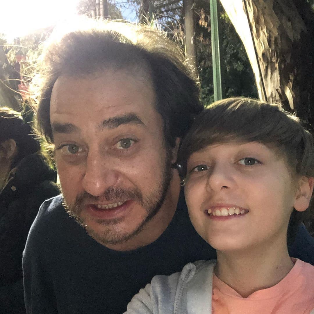 Además, este año también fue parte del elenco de la serie ‘R’, protagonizada por Mauricio Ochmann, en la que Andrés Almeida fungió como su padre.