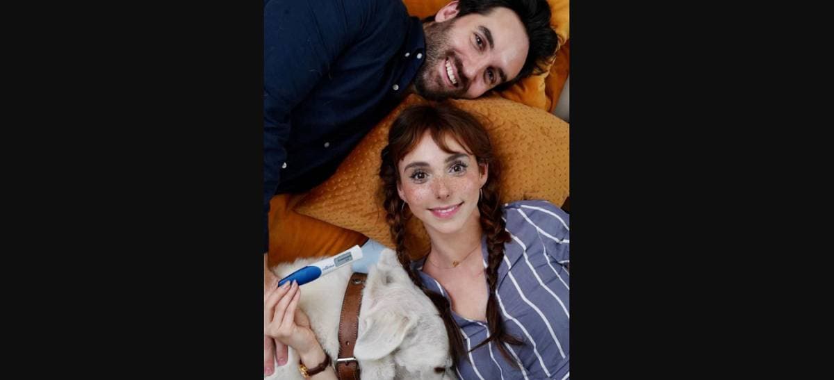 El 20 de septiembre, Natalia Téllez se volvió tendencia en redes sociales al publicar una fotografía con una prueba de embarazo positiva, destapando que junto a su novio Antonio Zabala está esperando a su primer bebé.