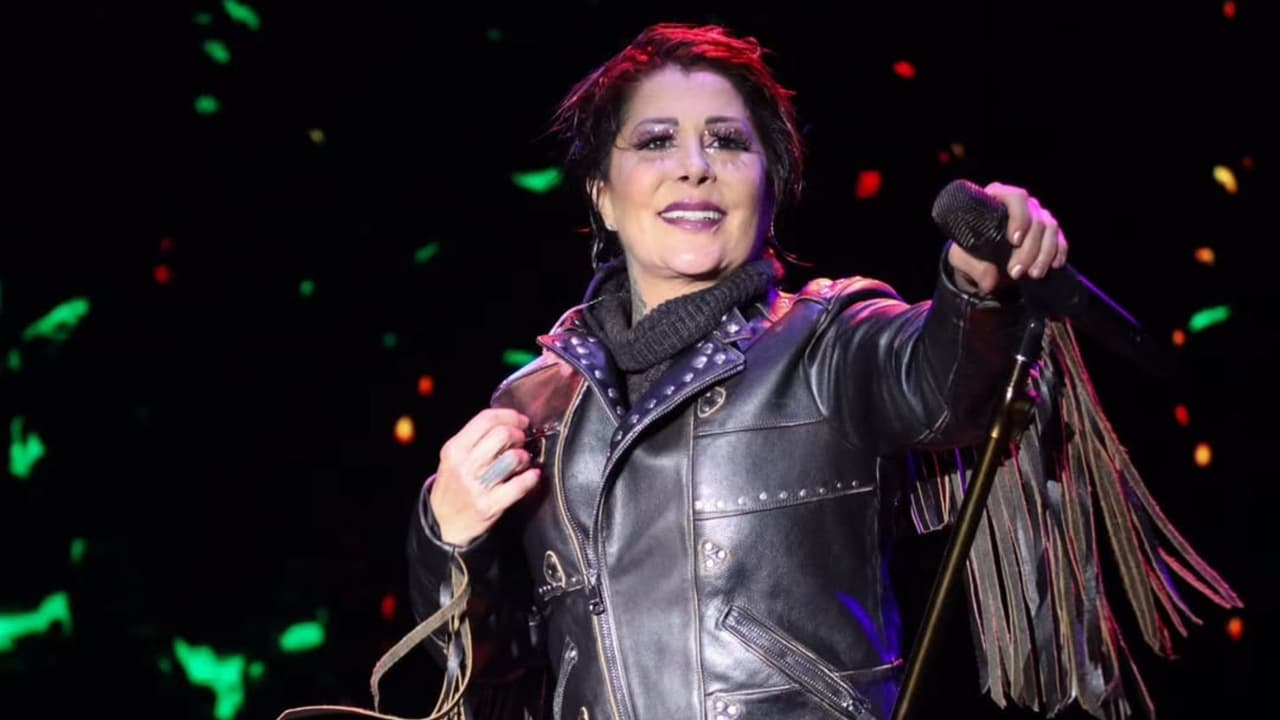 Alejandra Guzmán reaparece tras haber sido operada de emergencia y revela: "este es el fin "
