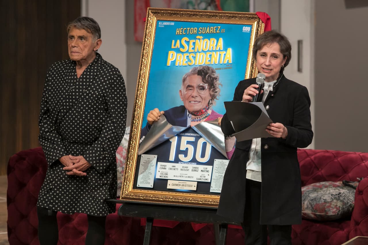 La encargada de la develación fue la periodista Carmen Aristegui.